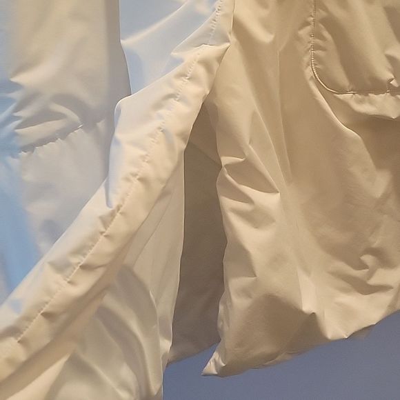 Igor Dobranic White Oversized Coat - Picture 12 of 15